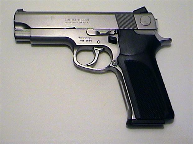 S&W 1076