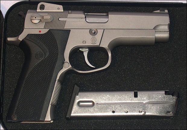 S&W 4006