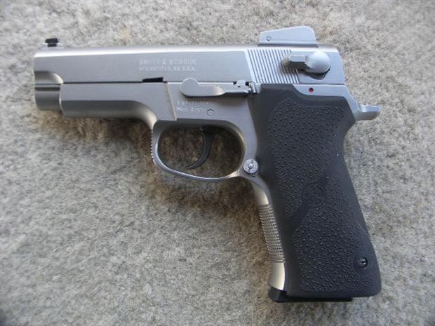 S&W 4006