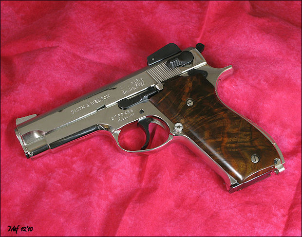 S&W 439