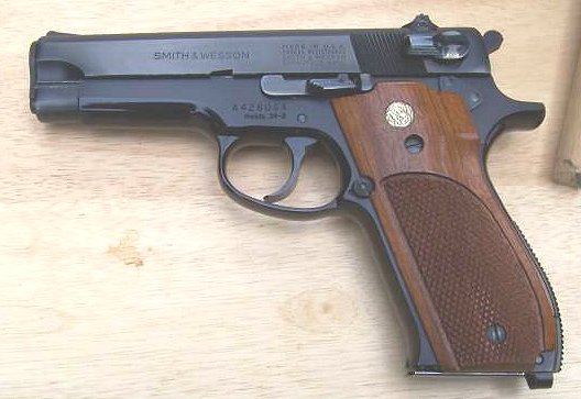 S&W M39-2