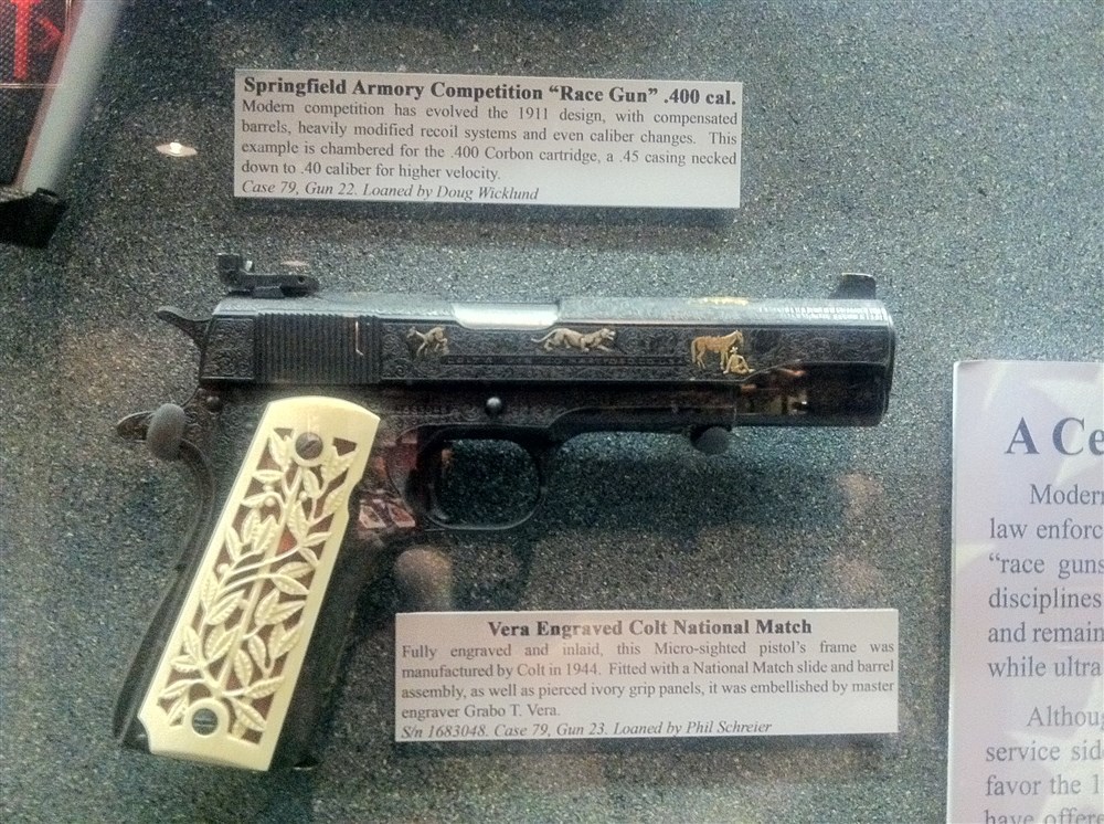 Colt 1911 Engraved NM