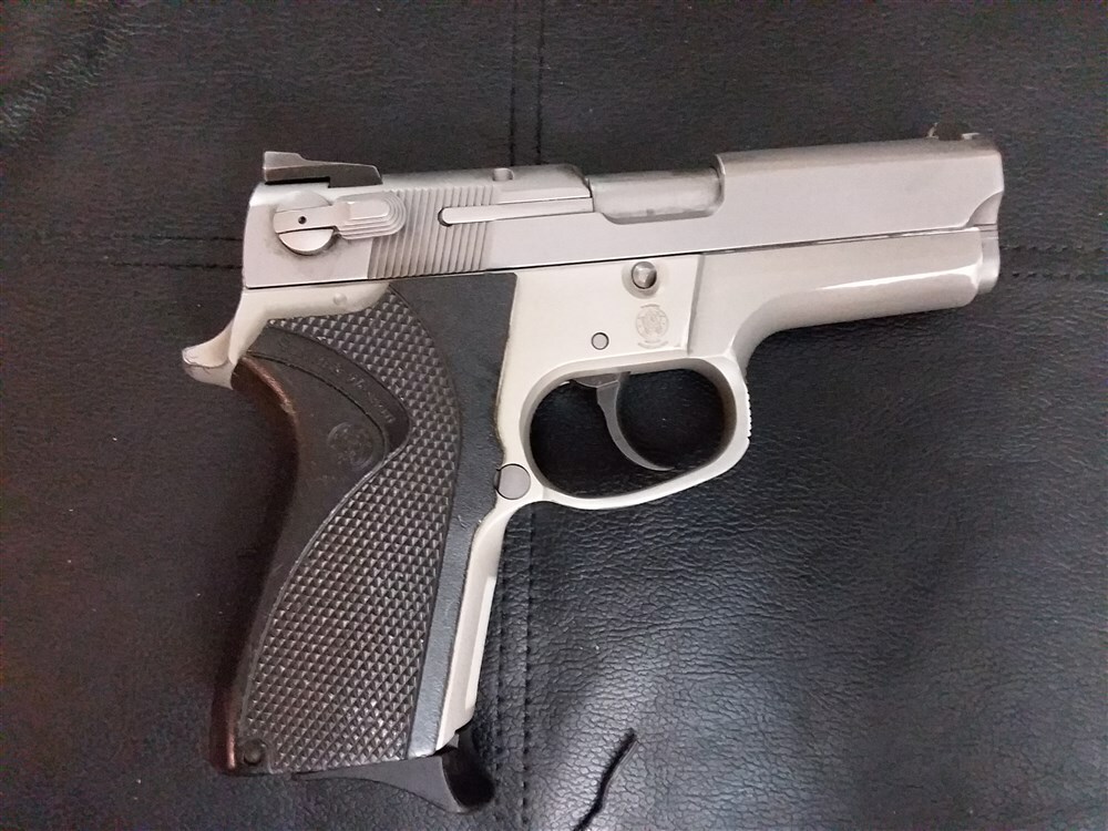 Smith and Wesson 6906